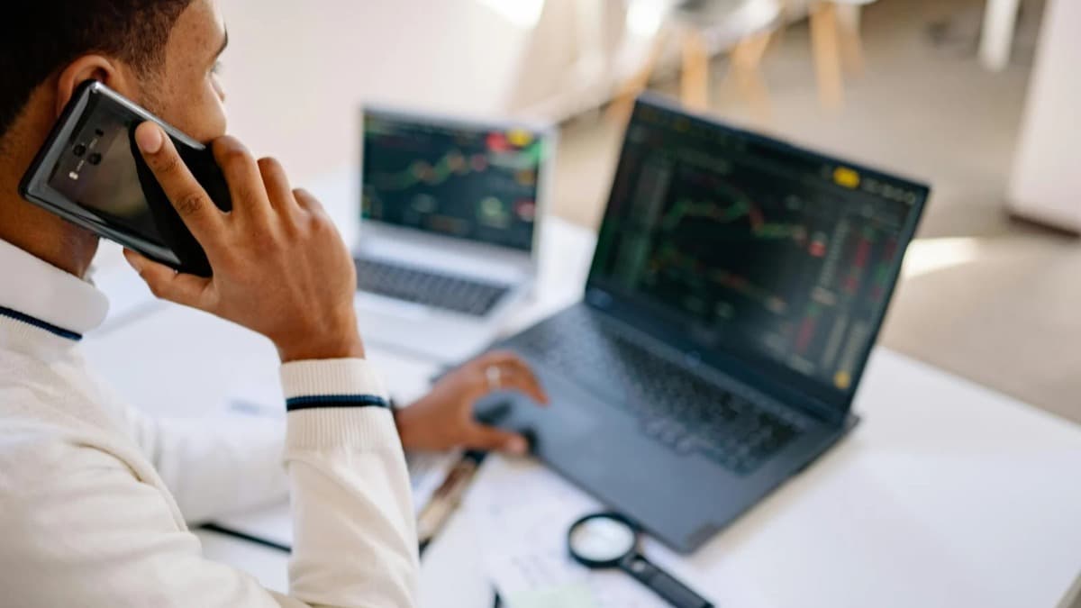 Outsourced Dealing Desk vs In-House: Which is Right for Your Brokerage?