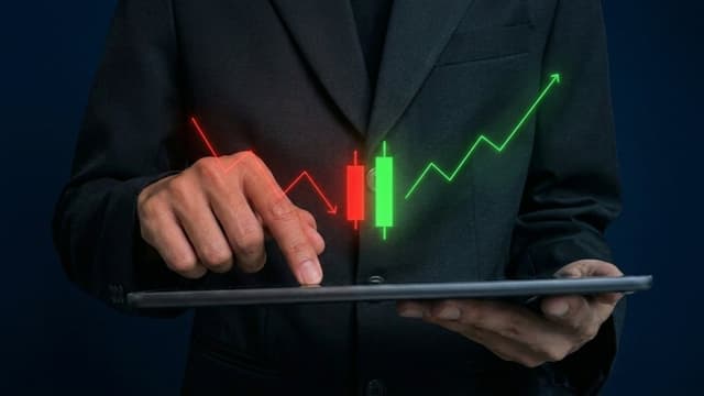 Image for article: The Top Japanese Candlestick Patterns to Trade: How to Use the Engulfing Candlestick as a High-Probability Entry Signal