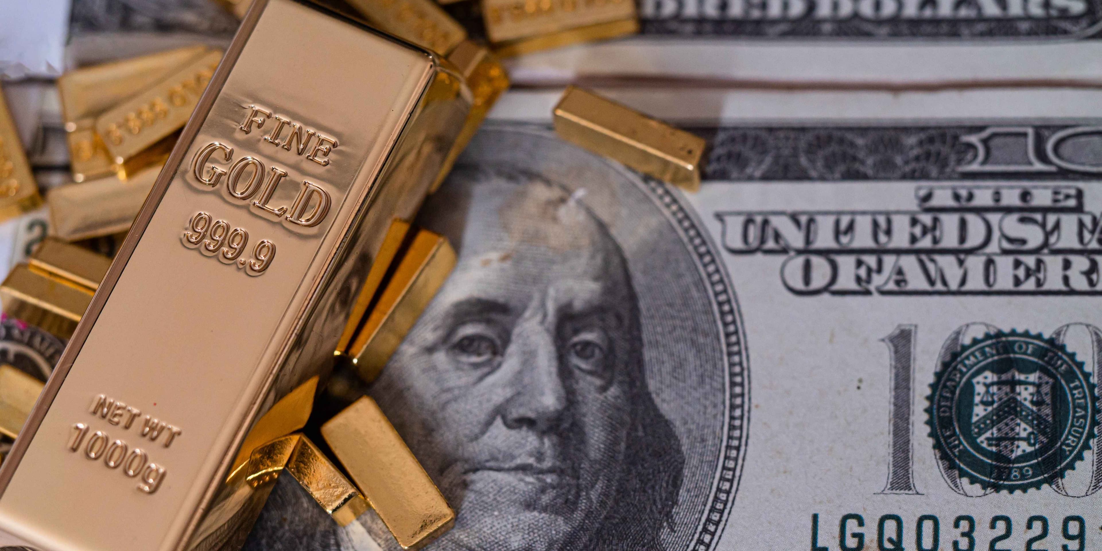 Gold surges 7% to reach all-time high  