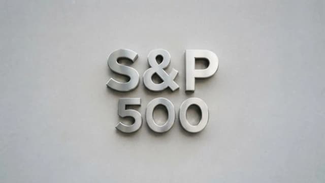 Image for article: How Is the S&P 500 Index Positioning Ahead of Key Economic Data?