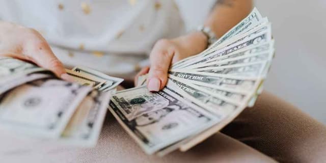 The Dollar Slides Again – But This Time, the Reasons Are Multiplying