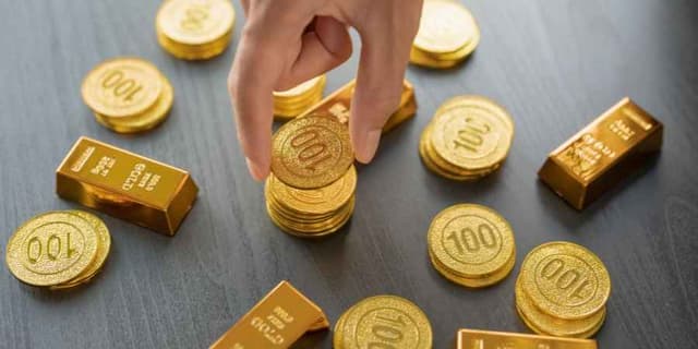 Image for article: Gold + Fundamentals Why You're Missing the Bigger Picture in XAUUSD Trading