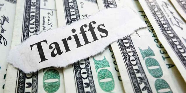 Image for article: U.S. Dollar Outlook: Fed Caution Suggests Pause, Trump’s Tariff Chaos & Upcoming U.S. Data in Focus