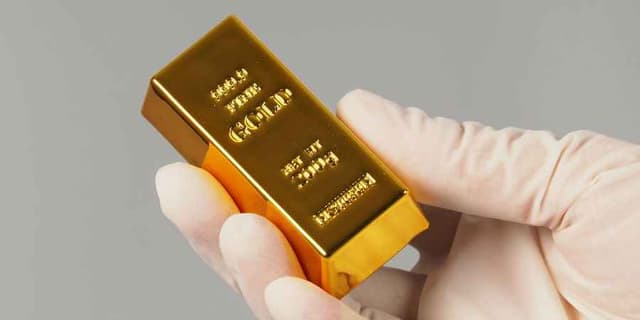 Image for article: Gold Holds Ground as Trade War Deepens, Ukraine Heats Up, and Iran Re-Enters the Spotlight