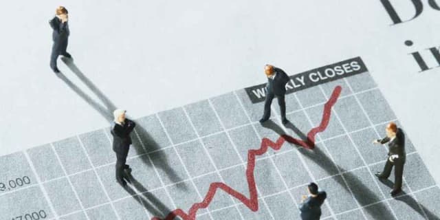 Image for article: U.S. Dollar Holds Ground, Stock Market Rebounds, Trump Holds Back