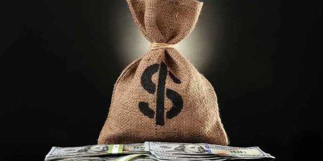 Image for article: The Dollar Stands Firm: How USD Strength Is Shaping the Euro and Pound