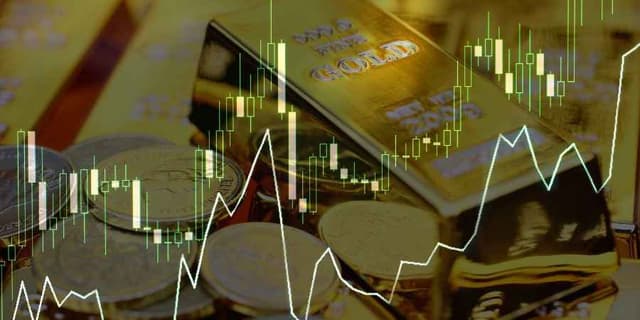 Image for article: Commodity Market Insights: Gold Weakness, Gas Struggles, Oil Strengthens