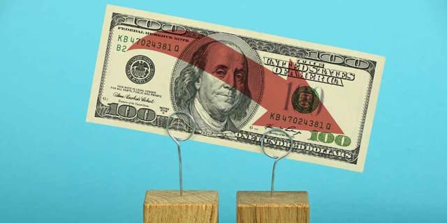 Image for article: USD on Decline: Uncertainties Driving the US Dollar For Further Downside