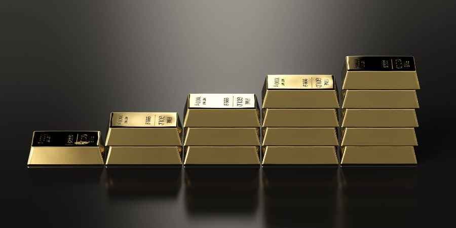 Gold Nears Record Highs as Dollar Weakens, Fuel Outlook on Natural Gas and Brent Crude