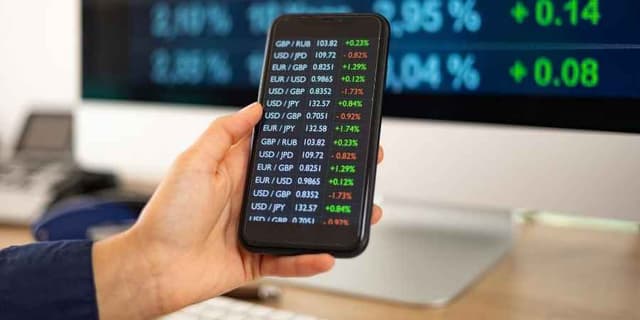 Image for article: EUR, GBP, and JPY Navigate Geopolitical and Economic Crosswinds