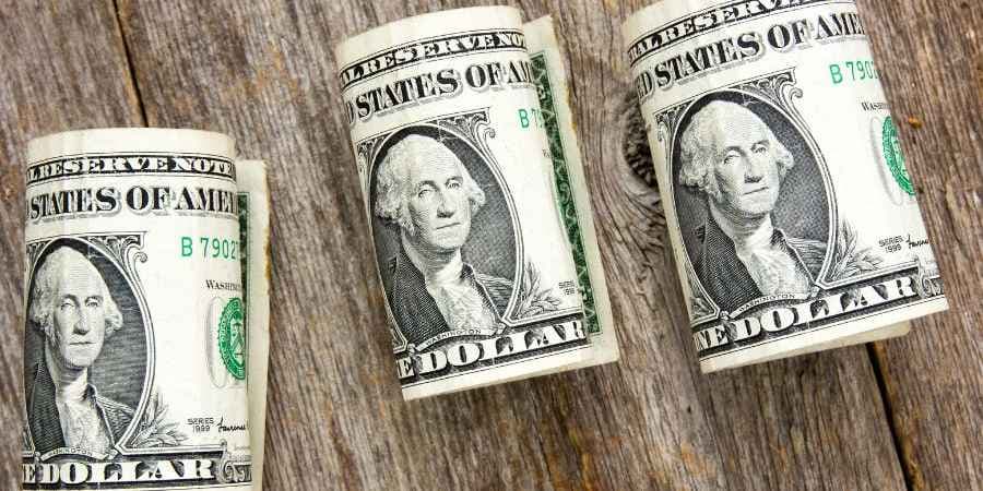US Dollar Gains Amid Higher Yields and Political Uncertainty