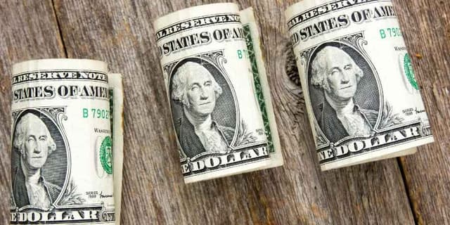 Image for article: US Dollar Gains Amid Higher Yields and Political Uncertainty