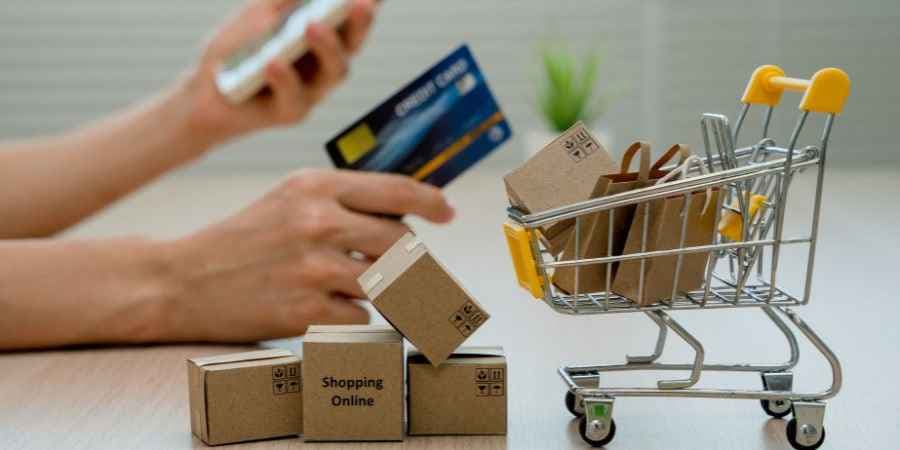 Retail Sales Slowdown and Political Risks Impacting USD and EUR Markets