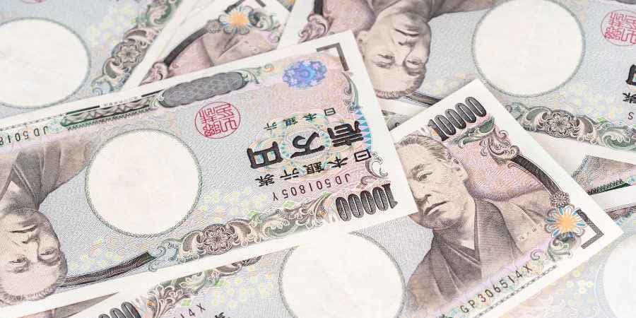 Dollar-Yen Soars to Fresh 34-Year Peak; BOJ’ s Ueda Warns on Weak JPY
