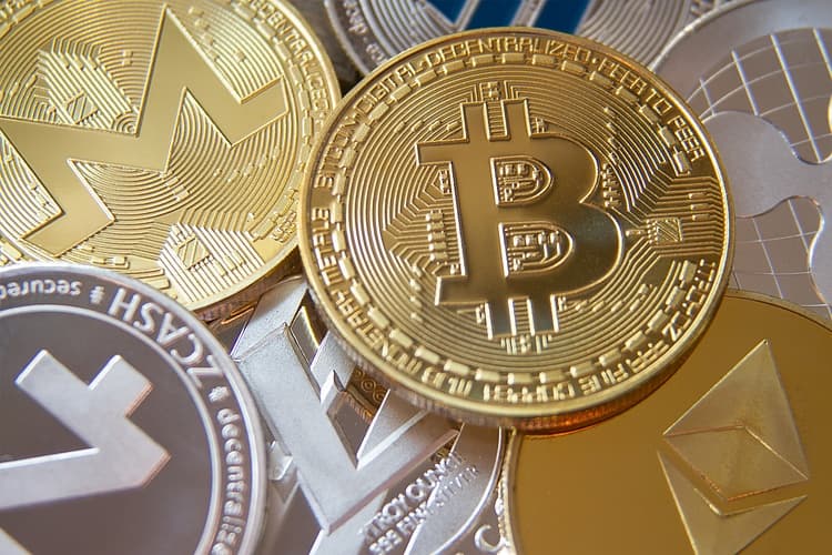 Image for Is Bitcoin's next stop $75.000? Head and shoulders pattern signals danger ahead