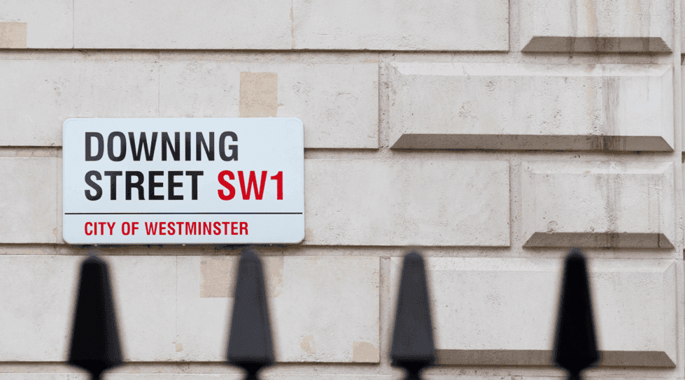 Image for Sterling suffers worst week since November 2024 as political crisis deepens