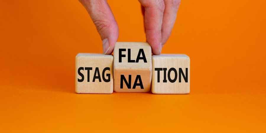 Stagflation Fears Mount: Powell’s Pause and Trump’s Silence Hit US Dollar Hard Stagflation Fears Mount: Powell’s Pause and Trump’s Silence Hit US Dollar Hard