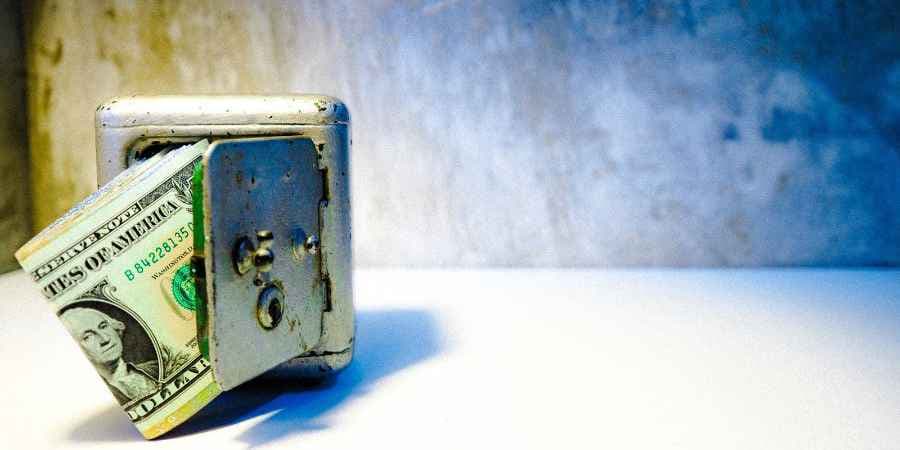 US Dollar Stays Strong Amid Inflation Pressures, While the Euro Falters US Dollar Stays Strong Amid Inflation Pressures, While the Euro Falters