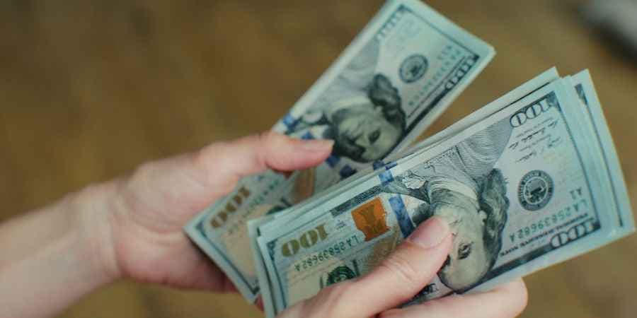 USD Under Pressure Amid Trade Threats and Softer Fed Expectations USD Under Pressure Amid Trade Threats and Softer Fed Expectations
